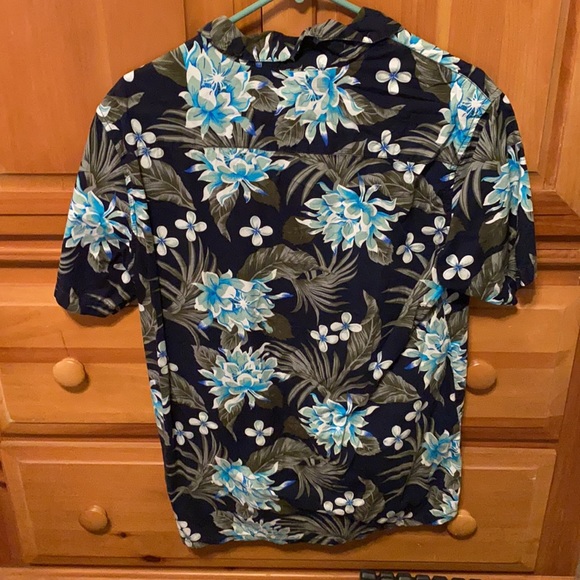 Forever 21 Hawaiian button up - Picture 3 of 3